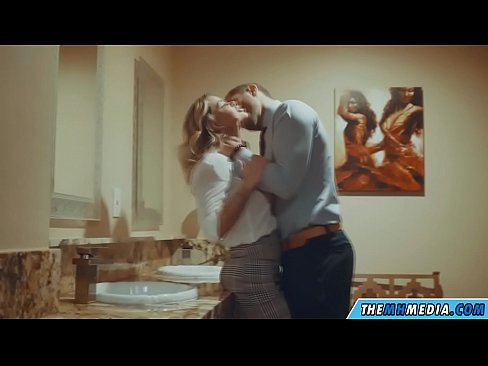 ❤️ Amikor egy bögyös szőke elcsábít egy nyilvános WC-ben ❤ Pornó videó at hu.pornobot.ru